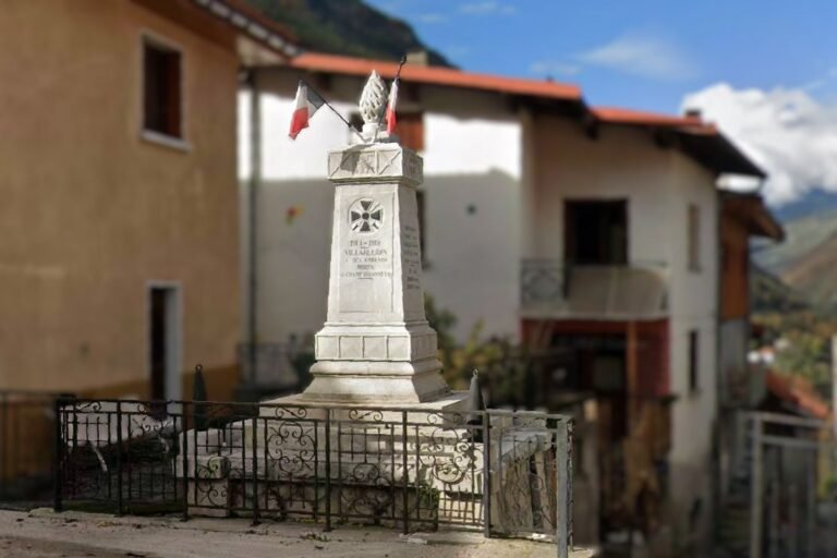 Monument aux Morts de Villarlurin